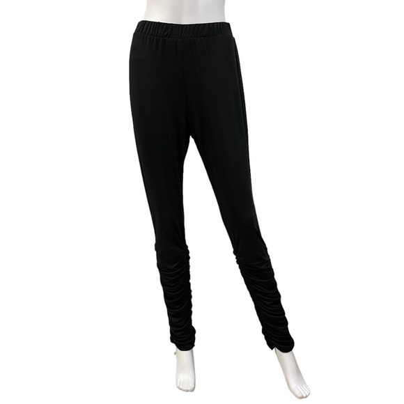 Women’s Black Ruched Legging
New - Picture 3 of 10